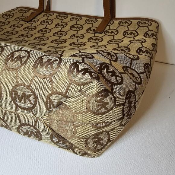 ❌️Sold❌️ Michael Kors Montauk Signature Tote Bag - Picture 13 of 15